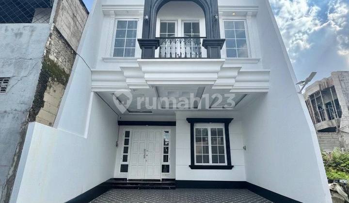 Luxury Ready-to-Occupy House Near Train Station in Beji Depok
