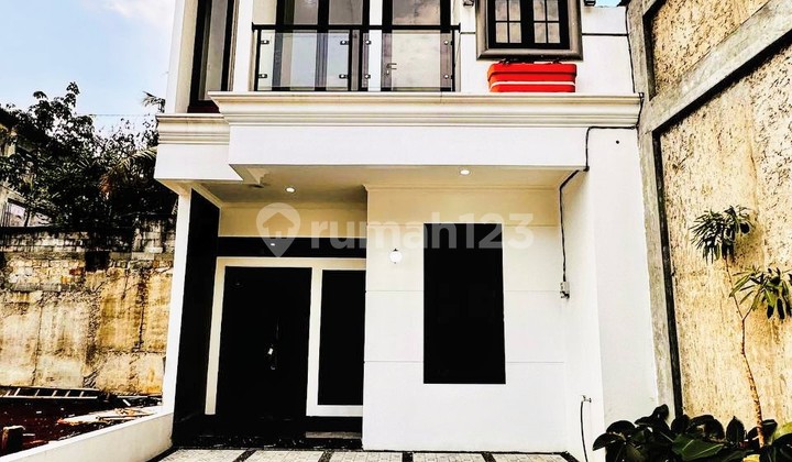Luxury Ready-to-Occupy House with Access Near Limo Toll Road Depok. Luxury Ready-to-Occupy House with Access Near Limo Toll Road Depok.