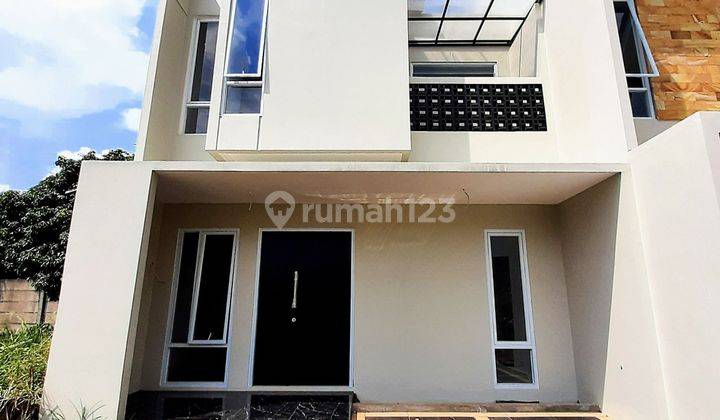 Rumah 2,5 Lantai Modern di Pinggir Jalan Utama Krukut Depok