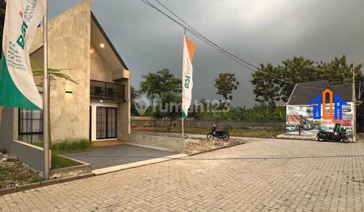 Rumah 1,5 Lantai Modern Dekat Stasiun Kereta Depok