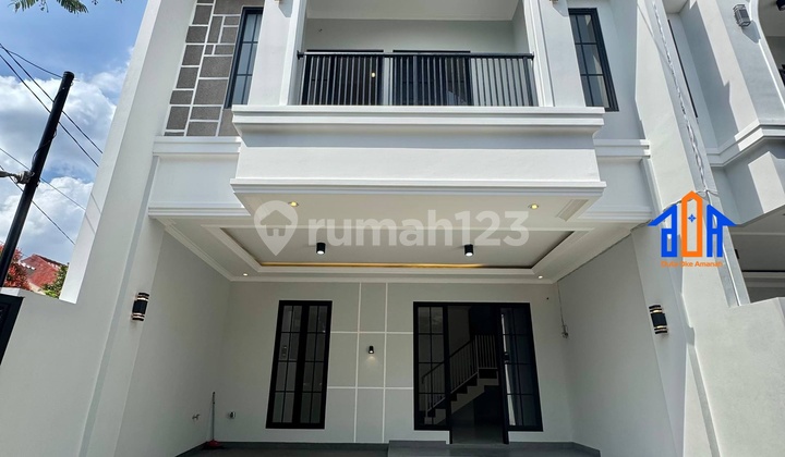 Rumah Mewah Dalam Komplek Asri Dekat Stasiun Kereta Siap Huni Rumah Mewah Dalam Komplek Asri Dekat Stasiun Kereta Siap Huni