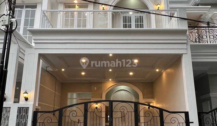 Rumah 3 Lantai Premium Di Selatan Jakarta