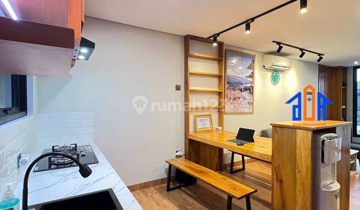 Rumah 2 Lantai Furnished Modern Dekat Pintu Tol Desari 2