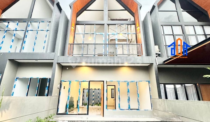 Spacious Landed House Ready to Occupy in a Comfortable Green Complex in Mampang 1