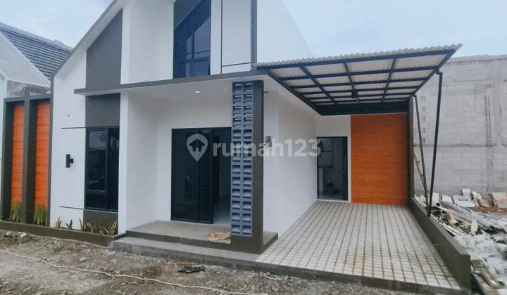 Rumah 1,5 Lantai Modern Dekat Stasiun Kereta Depok 1