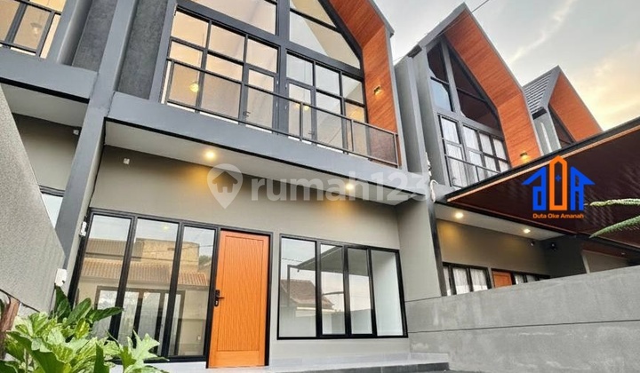 Spacious Landed House Ready to Occupy in a Serene Complex in South Jakarta Spacious Landed House Ready to Occupy in a Serene Complex in South Jakarta