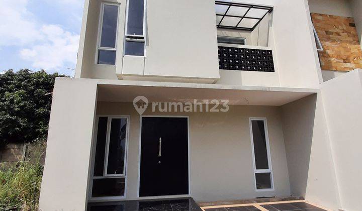 Rumah 2,5 Lantai Modern di Pinggir Jalan Utama Krukut Depok 2