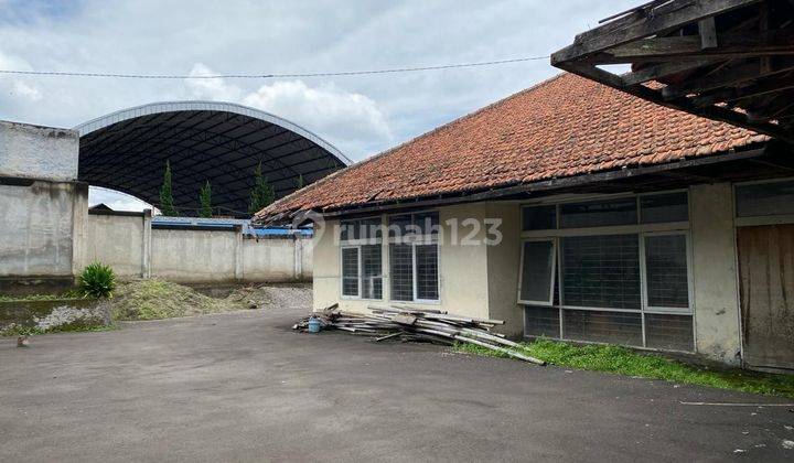 Rumah Tua dengan Halaman yg Luas di Pusat Kota Lembang Jalan Hortikultura  2