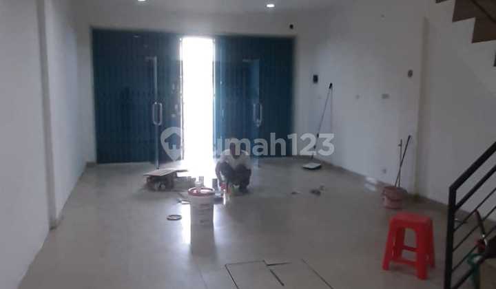 Disewakan Ruko Siap Pakai di Boulevard Hijau  3