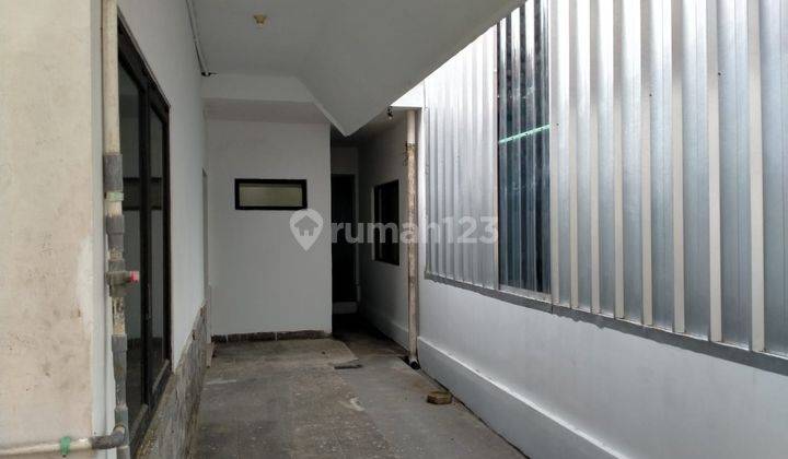 Gudang Luas di Jl. Sudirman Dekat Area Pertokoan
