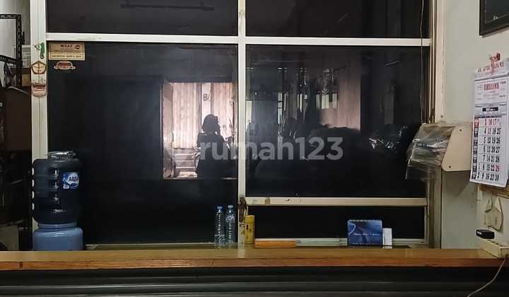 For Sale: Commercial Building on Jl. Gula Surabaya, Business Center Area, 127m² Total Area, 4.7m Width, 3.5 Floors Building 2