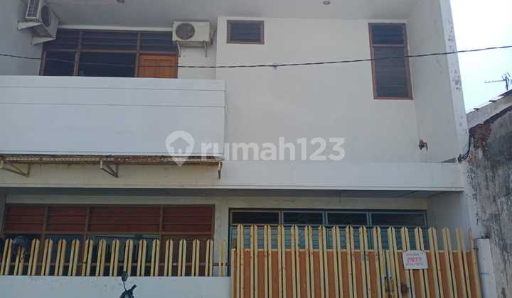 For Sale House in Rangkah Surabaya, Land Area 450m2, L-Shaped Land, SHM Certificate, Land Measurement Included. 2