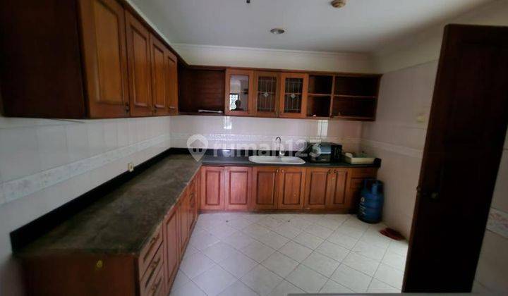 Kondominium Graha Family Luas 165m2 Kamar Tidur 3+1 Full Furnished 1