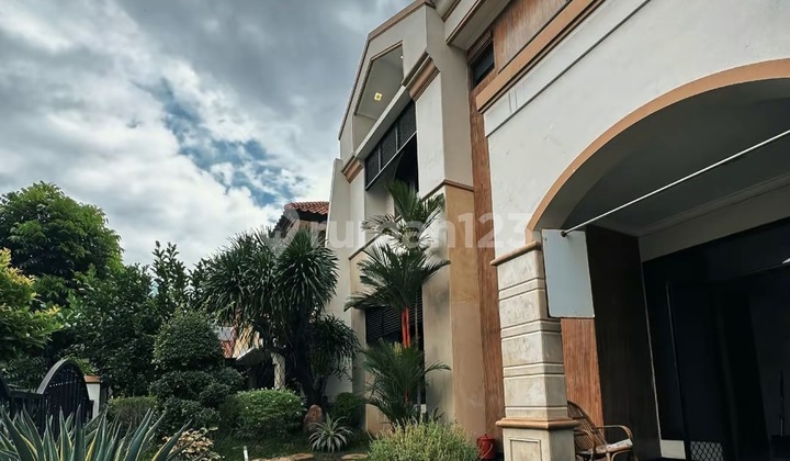 Jual Rumah Graha Famili Mainroad Blok R Luas 276M2 Hadap Timur SHM Row Jalan 5 Mobil 2