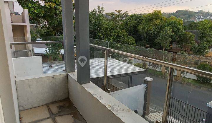Rumah ada view 2