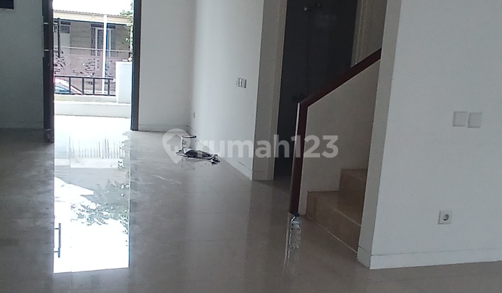 Rumah Mewah di Citragrand 1
