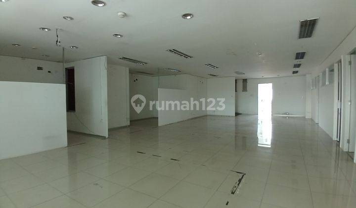 Gedung Di Tengah Kota 2