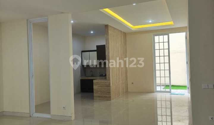 Rumah Mewah di Citragrand 1