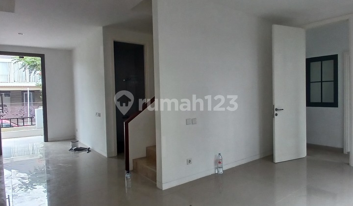 Rumah Mewah di Citragrand 2