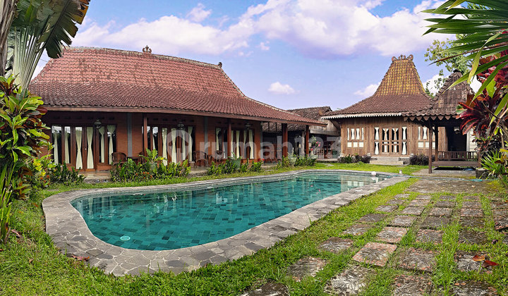 Villa Joglo Dengan Kolam Renang 1