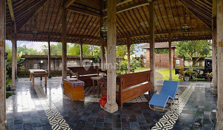 Villa Joglo Dengan Kolam Renang 9