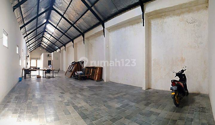 Gudang di Ring Road Utara 10