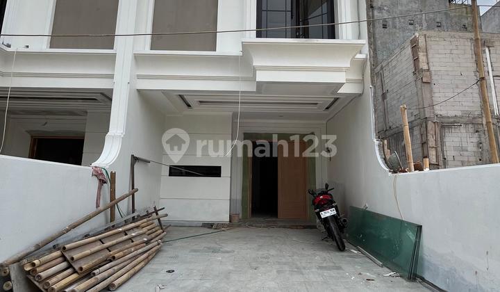 Rumah 3 Kamar di Depok, bisa jalan kaki ke Stasiun Depok Lama Rumah 3 Kamar di Depok, bisa jalan kaki ke Stasiun Depok Lama