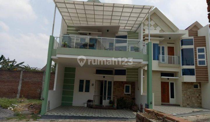 Dijual Rumah 2 Lantai , Daerah Malang 1