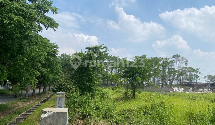 For rent: Land in Karawaci, suitable for taxi pool, trucks, etc. For rent: Land in Karawaci, suitable for taxi pool, trucks, etc.