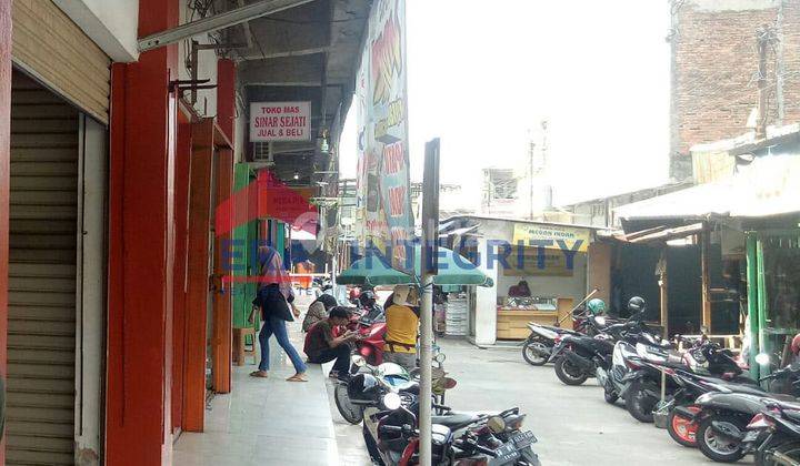 Kios di Pasar Johar Karawang. Murah Banget dan Sudah Ramai! 1
