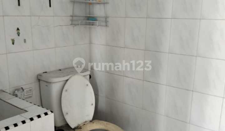 House in Taman Surya 3 Kalideres, Northeast Facing, Flood-Free, Safe Neighborhood, Price Still Negotiable. 2