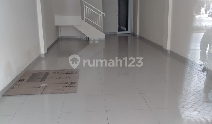 Ruko di Taman Palem , Jakarta Barat