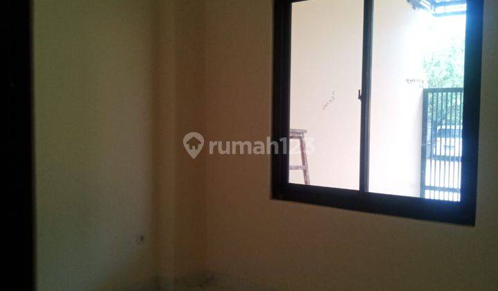 Rumah 2 Lantai Semi Furnish, Bagus, Siap Huni di Taman Surya 2