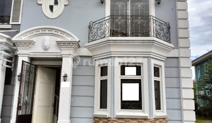 House in Hook Position, Strategic Location, Flood-Free, Move-In Ready, Well-Maintained and Good in Lippo Karawaci Area.