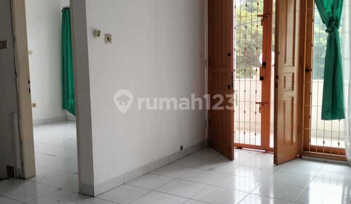 House in Taman Surya 3 Kalideres, Northeast Facing, Flood-Free, Safe Neighborhood, Price Still Negotiable.
