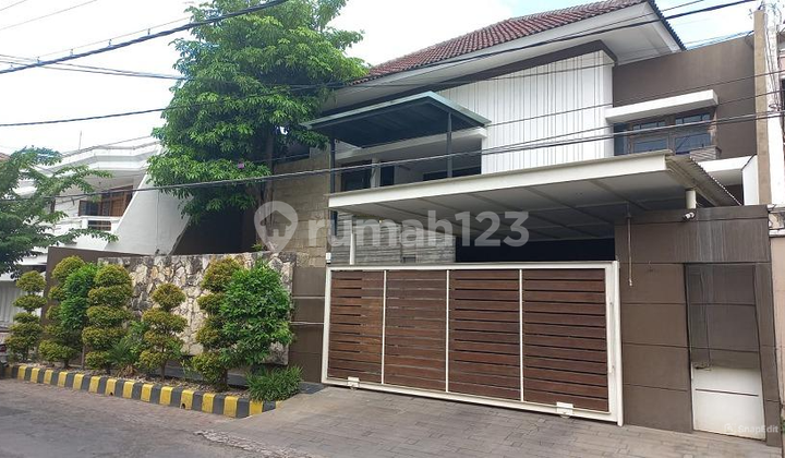 Rumah mewah tropical di Dharmahusada Indah, dekat Atlas Sport Center Rumah mewah tropical di Dharmahusada Indah, dekat Atlas Sport Center