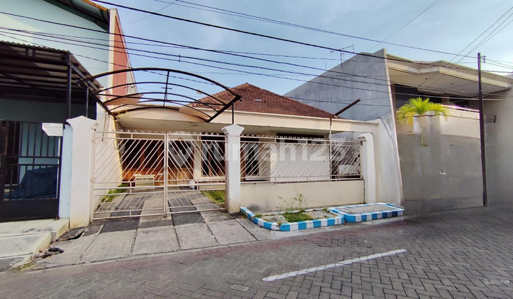 Turun Harga! Rumah Lokasi Strategis di Kendangsari Dekat Raya.