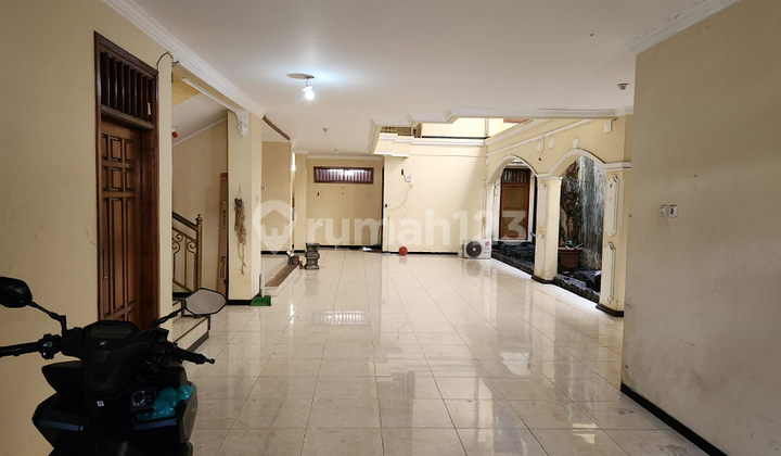 Rumah mewah 2 lantai di Ketintang Baru dekat raya 2