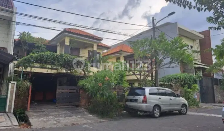 Bali-style house vibes in Penjaringan Sari, near the Regional General Hospital and MERR.