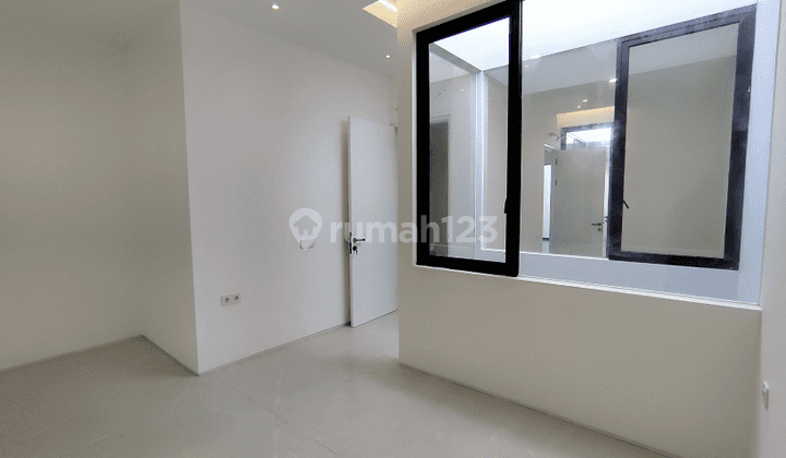 Rumah New Minimalis di Manyar Tirtoasri Row 4 Mobil  2