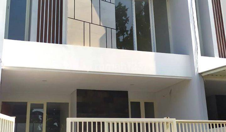 Rumah Modern Baru di Kawasan Hunian Eksklusif Manyar  1