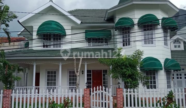 Hunian Nyaman & Terawat Lokasi Tenang, Tengah Kota, Rumah Model Victoria di Sidosermo Pdk Surabaya