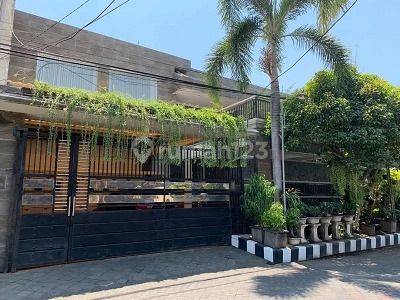 Rumah Mewah di Manyar Kartika Full Furnish Ada Kolam Renang 1