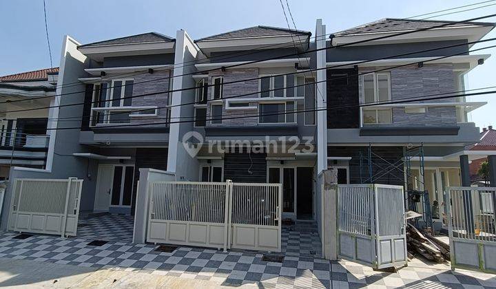 Rumah Gress Minimalis di Jemursari, Row Jalan 5 Mobil 2