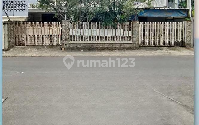 Rumah di Embong Kenongo Tengah Kota dekat Raya Panglima Sudirman