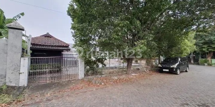 House with Land in Ketintang Wiyata, Ideal for Boarding Houses Near Unesa Campus. Firm Negotiable Price! 2