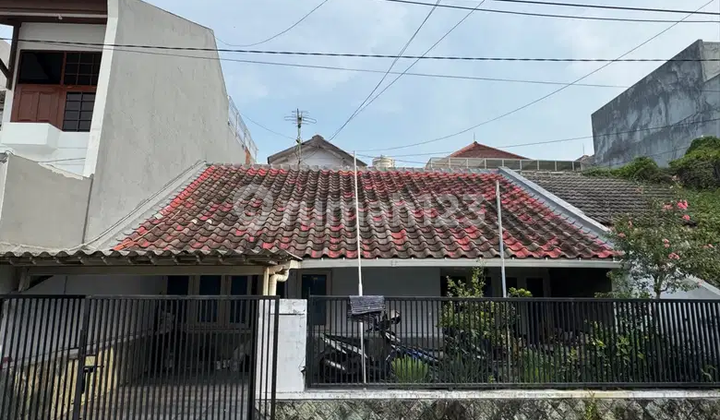 Rumah di Manyar Jaya Bebas Banjir One Gate dekat Klampis Rumah di Manyar Jaya Bebas Banjir One Gate dekat Klampis