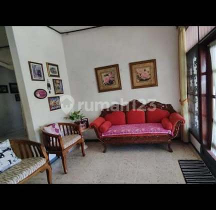 Hunian Nyaman & Terawat 2 Lantai di Kutisari Indah 2