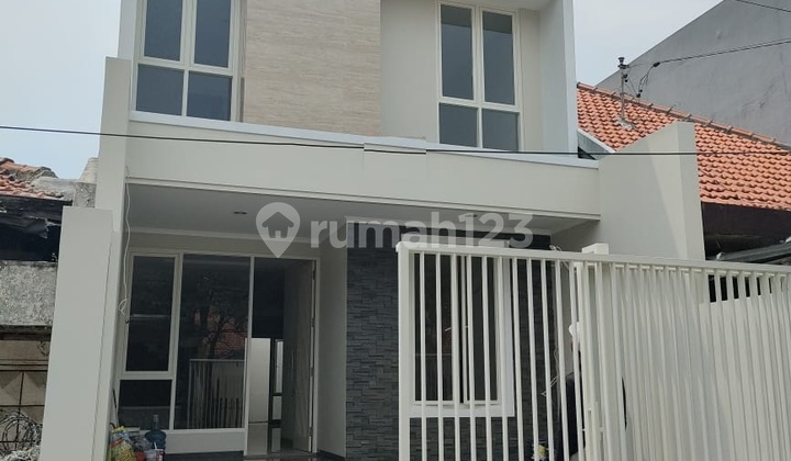 Rumah New Minimalis di Manyar Tirtoasri Dekat Sekolah Petra Rumah New Minimalis di Manyar Tirtoasri Dekat Sekolah Petra