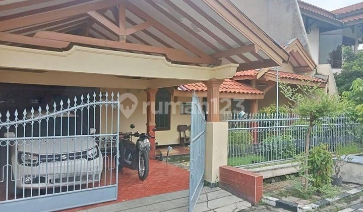 Comfortable & Well-Maintained Residence in Gayung Kebonsari